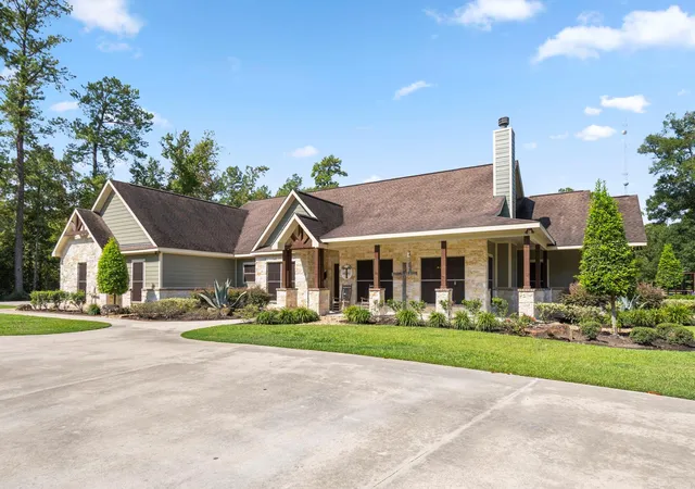 Photo 3 of Single family home for sale at 20585 Sh 146 N, Liberty, TX 77575 | MLS# 9037280 | Listing updated on 2026-09-04