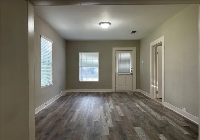 Photo 3 of Single family home for sale at 17 E James St, Baytown, TX 77520 | MLS# 77645076 | Listing updated on 2026-04-07