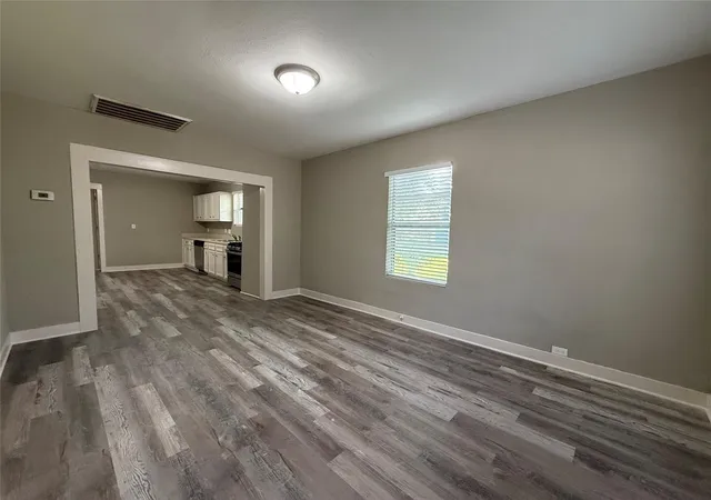 Photo 3 of Single family home for sale at 17 E James St, Baytown, TX 77520 | MLS# 77645076 | Listing updated on 2026-04-07