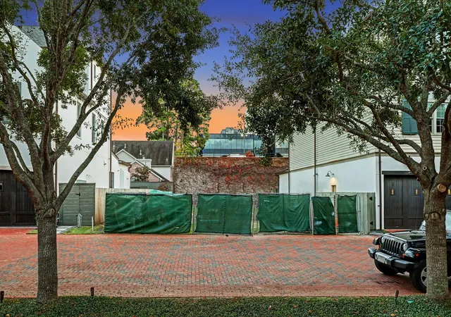 Photo 3 of Land for sale at 28 Audubon Holw Ln, Houston, TX 77027 | MLS# 29541079 | Listing updated on 2026-06-11