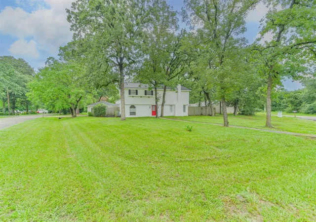 Photo 2 of Single family home for sale at 912 Brk Forest Dr, Conroe, TX 77385 | MLS# 12236292 | Listing updated on 2026-08-15