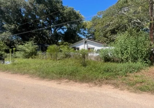 Photo 4 of Sale Pending at 1304 S Railroad Ave, Shepherd, TX 77371 | MLS# 34068782 | Listing updated on 2023-06-14