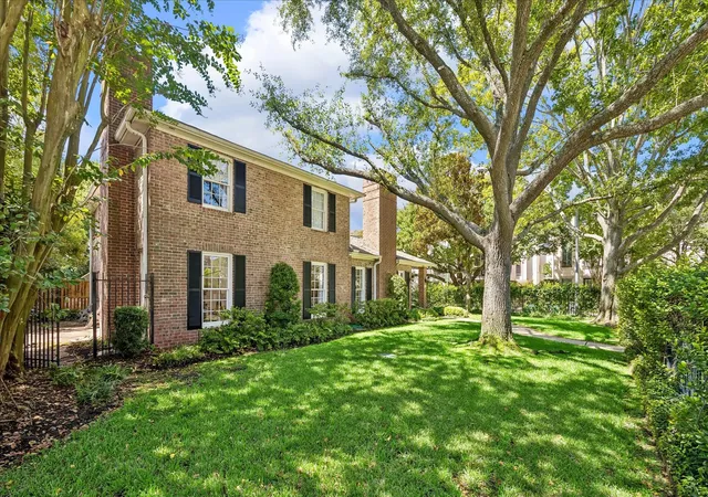 3rd image of 40 Hackberry Ln, Houston, TX 77027 | MLS# 14684760