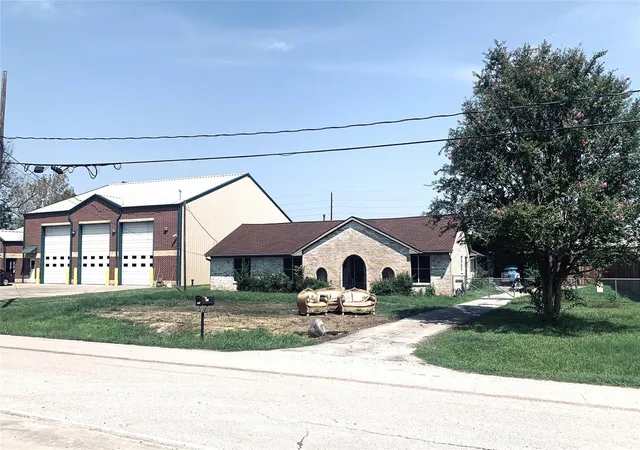 Photo 2 of Single family home for sale at 2934 Washington Dr, Houston, TX 77038 | MLS# 51521087 | Listing updated on 2026-09-01