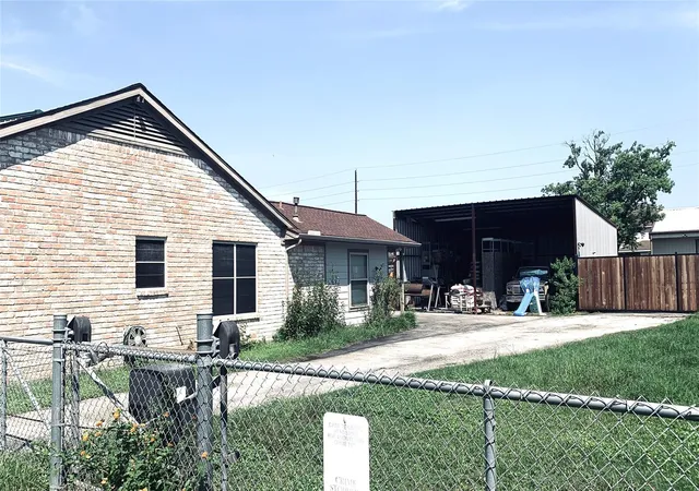 Photo 4 of Single family home for sale at 2934 Washington Dr, Houston, TX 77038 | MLS# 51521087 | Listing updated on 2026-09-01