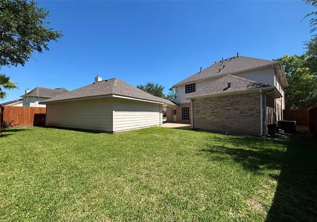5th image of 3207 Long Bough Ct, Houston, TX 77059 | MLS# 10478949