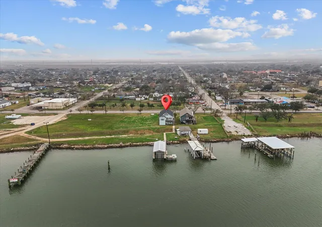 Homes for sale in Freeport, TX | 822 W 2Nd St, Freeport, TX 77541 | MLS# 55679961