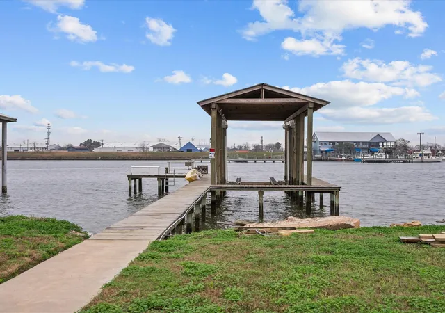 Homes for sale in Freeport, TX | 822 W 2Nd St, Freeport, TX 77541 | MLS# 55679961
