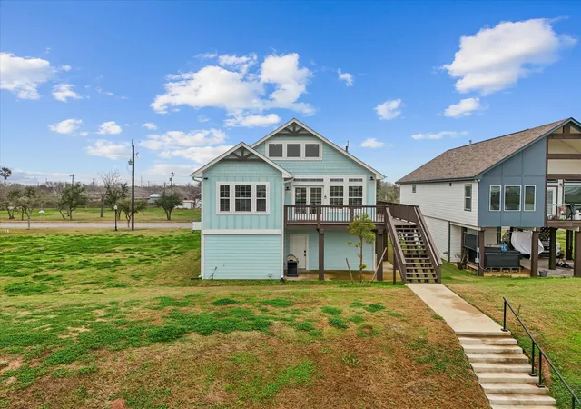 Homes for sale in Freeport, TX | 822 W 2Nd St, Freeport, TX 77541 | MLS# 55679961