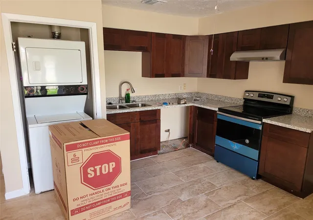 2nd image of 12123 Sharpview Dr, Houston, TX 77072 | MLS# 80836935