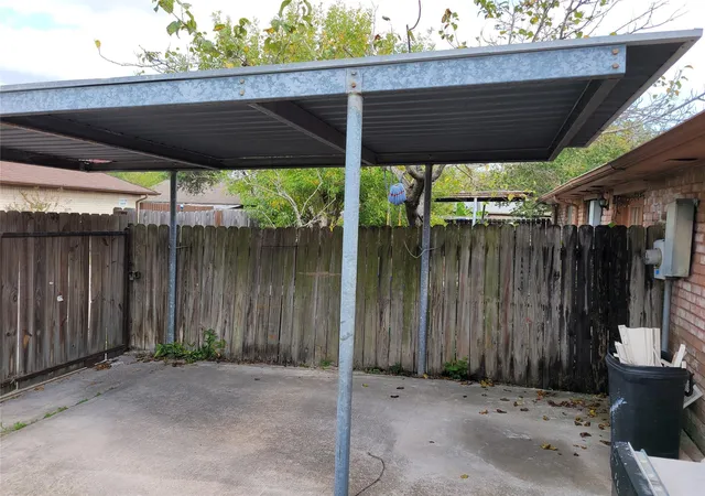 3rd image of 12123 Sharpview Dr, Houston, TX 77072 | MLS# 80836935