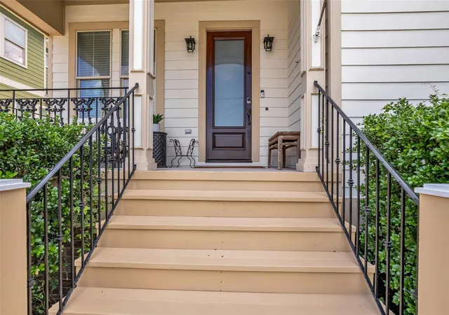 Photo 2 of Single family home for sale at 1122 W 18th St, Houston, TX 77008 | MLS# 57936077 | Listing updated on 2026-09-16