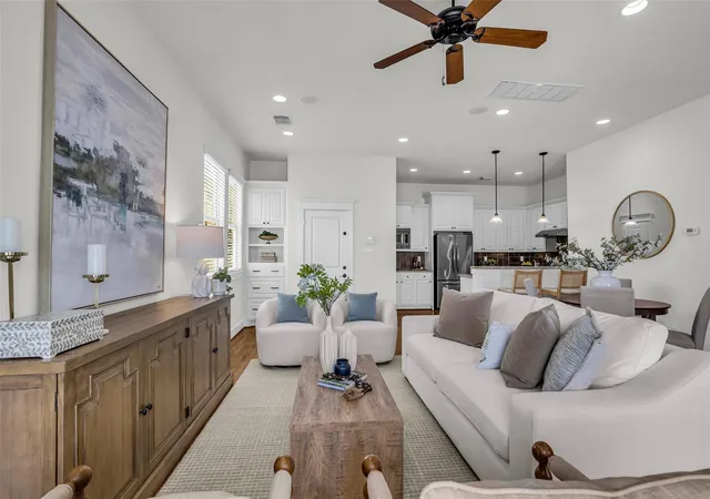 Photo 4 of Single family home for sale at 1122 W 18Th St, Houston, TX 77008 | MLS# 57936077 | Listing updated on 2026-09-16