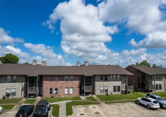 Homes for sale in Lake Jackson, TX | 418 Garland Dr #206, Lake Jackson, TX 77566 | MLS# 65898913