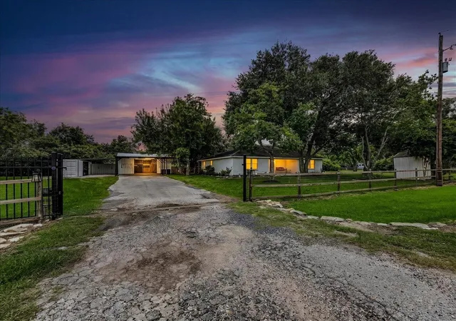 2nd image of 4812 Hill St, Alvin, TX 77511 | MLS# 31628102