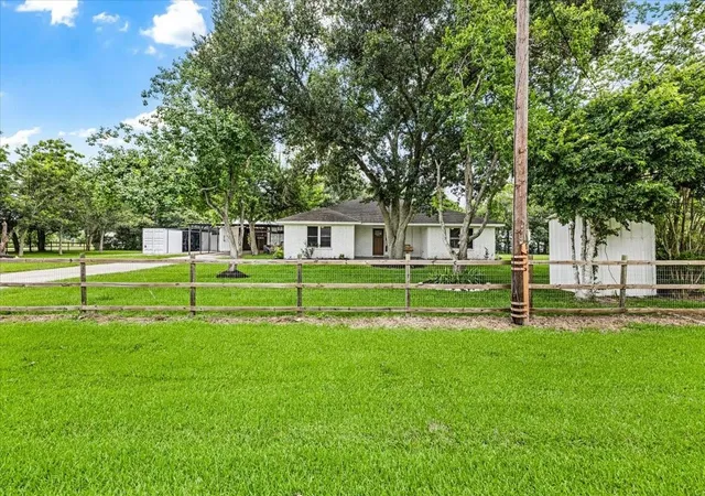 3rd image of 4812 Hill St, Alvin, TX 77511 | MLS# 31628102