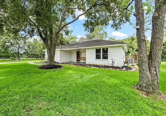 4th image of 4812 Hill St, Alvin, TX 77511 | MLS# 31628102