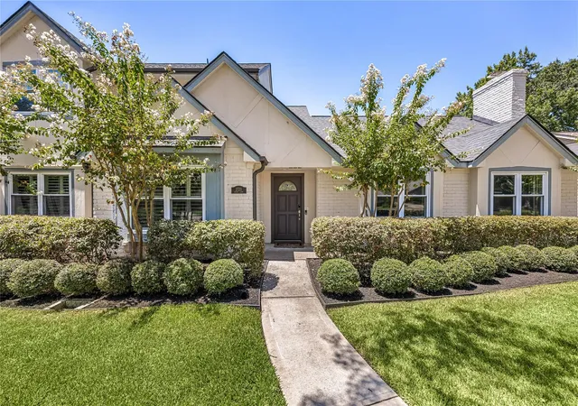 Photo 3 of Single family home for sale at 2723 Kismet Ln, Houston, TX 77043 | MLS# 25529366 | Listing updated on 2026-09-15