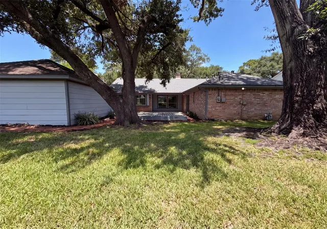 Photo 4 of Single family home for sale at 10327 Sweetwood Dr, Houston, TX 77070 | MLS# 7951560 | Listing updated on 2026-09-21