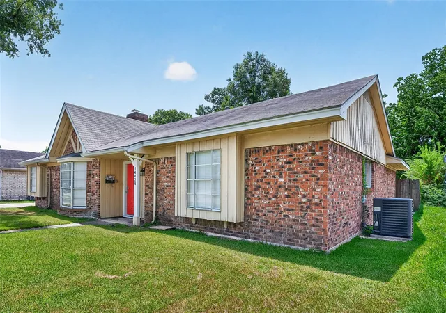 Photo 3 of Sale Pending at 14426 Wadebridge Way, Houston, TX 77015 | MLS# 37424272 | Listing updated on 2026-09-22