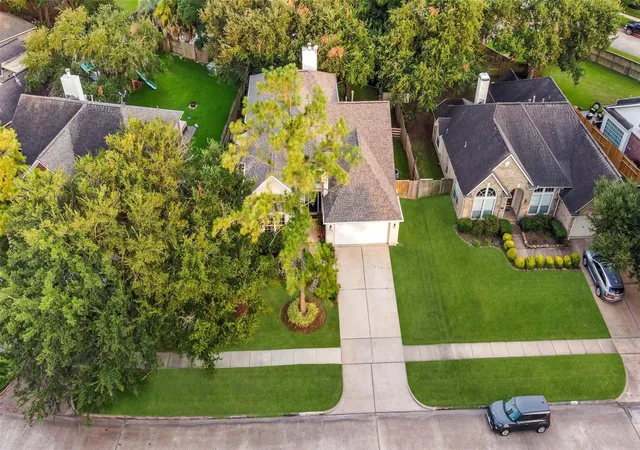 2nd image of 6702 Springcrest Dr, Sugar Land, TX 77479 | MLS# 74972841