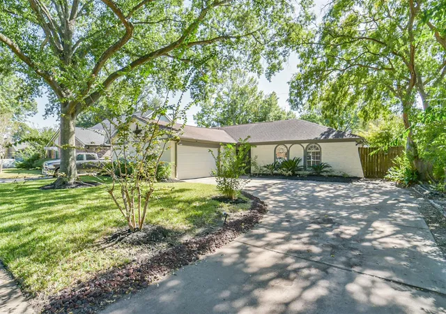 Photo 2 of Single family home for sale at 22203 Fincastle Dr, Katy, TX 77450 | MLS# 34242775 | Listing updated on 2026-09-16