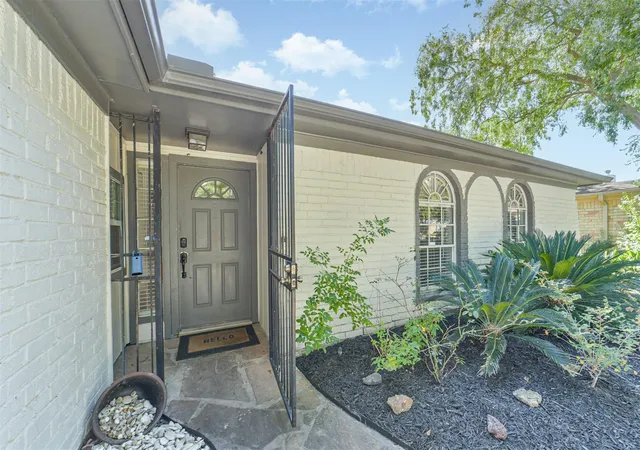 Photo 3 of Single family home for sale at 22203 Fincastle Dr, Katy, TX 77450 | MLS# 34242775 | Listing updated on 2026-09-16