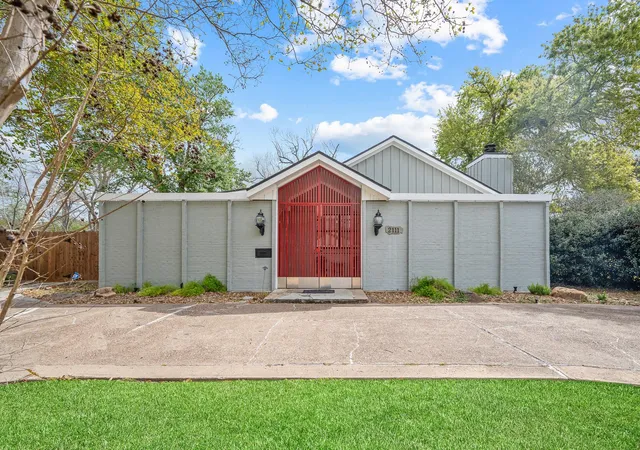 2nd image of 2111 N Galveston Ave, Pearland, TX 77581 | MLS# 50499554