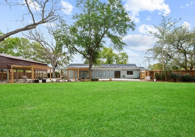 4th image of 2111 N Galveston Ave, Pearland, TX 77581 | MLS# 50499554