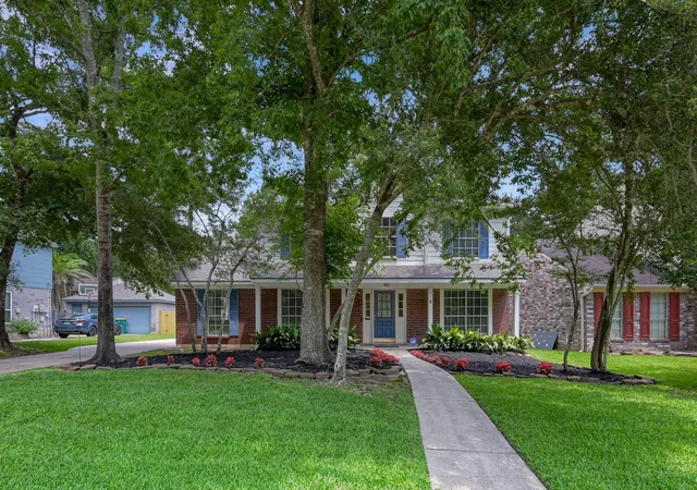 3rd image of 80 Eagle Rock Cir, The Woodlands, TX 77381 | MLS# 9936905