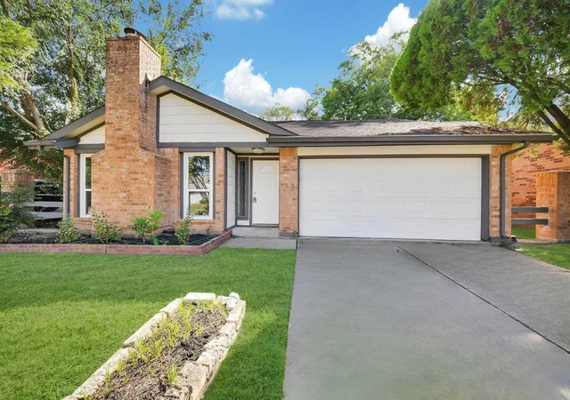 Photo 1 of Single family home for sale at 1910 Brushy Creek Dr, Sugar Land, TX 77478 | MLS# 35265596 | Listing updated on 2026-09-06