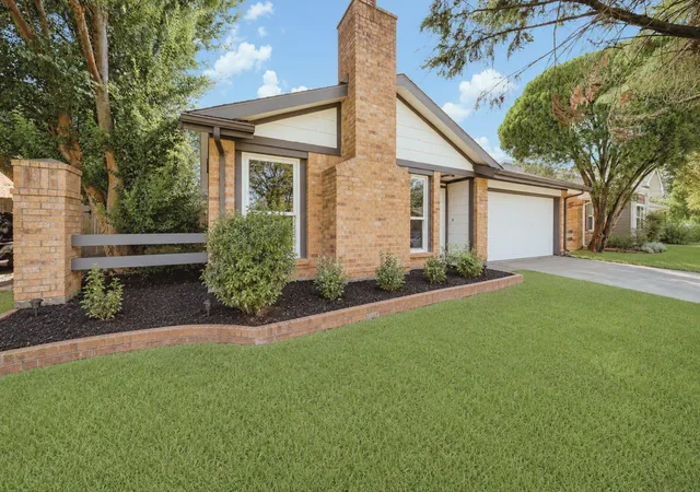Photo 2 of Single family home for sale at 1910 Brushy Creek Dr, Sugar Land, TX 77478 | MLS# 35265596 | Listing updated on 2026-09-06
