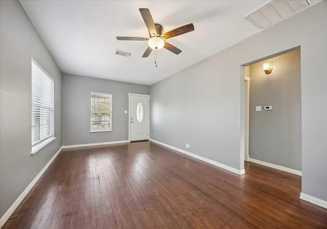 Photo 2 of Sale Pending at 2105 Lawrence St, Houston, TX 77008 | MLS# 4128918 | Listing updated on 2026-09-04