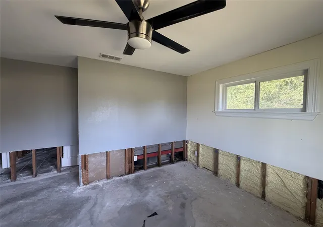 11th image of 702 E Dallas St, Fresno, TX 77545 | MLS# 49909301