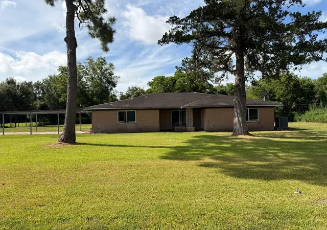 1st image of 702 E Dallas St, Fresno, TX 77545 | MLS# 49909301