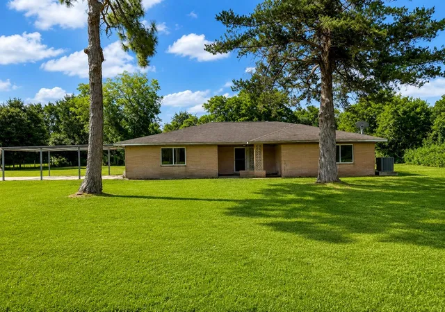 2nd image of 702 E Dallas St, Fresno, TX 77545 | MLS# 49909301