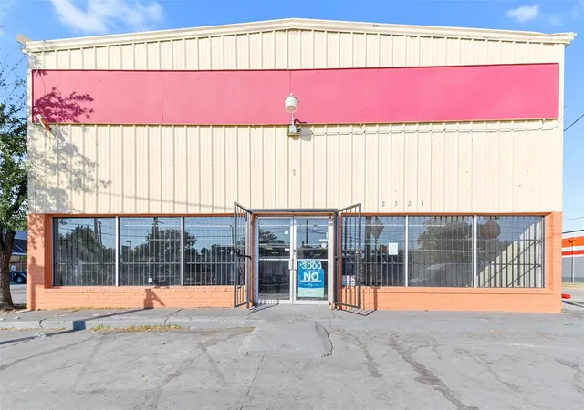 Photo 1 of Land for sale at 2521 Fulton St, Houston, TX 77009 | MLS# 97224770 | Listing updated on 2026-08-13