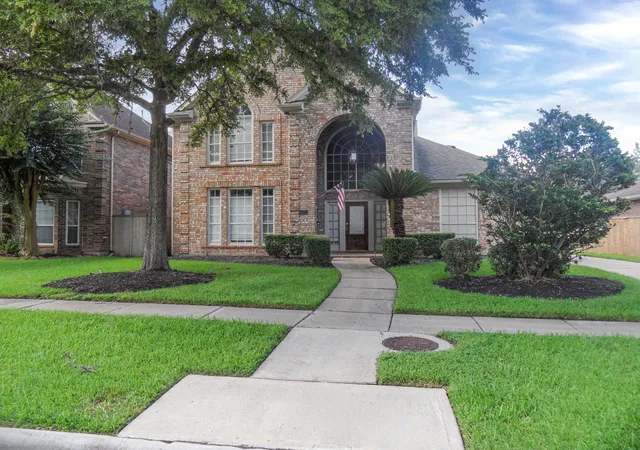 Photo 1 of Single family home for sale at 7302 Emerald Glen Dr, Sugar Land, TX 77479 | MLS# 83193963 | Listing updated on 2026-09-26