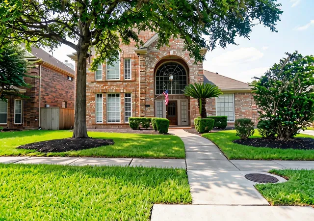 Photo 2 of Single family home for sale at 7302 Emerald Glen Dr, Sugar Land, TX 77479 | MLS# 83193963 | Listing updated on 2026-09-26