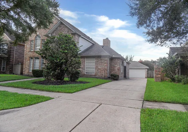 Photo 3 of Single family home for sale at 7302 Emerald Glen Dr, Sugar Land, TX 77479 | MLS# 83193963 | Listing updated on 2026-09-26