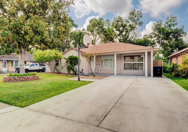 1st image of 213 W Spreading Oak Dr, Houston, TX 77076 | MLS# 53391656