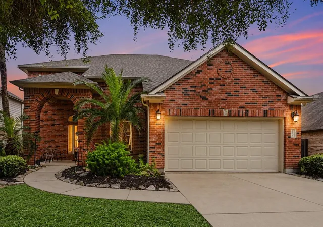 1st image of 4112 S Meridian Greens Dr, Dickinson, TX 77539 | MLS# 64920249