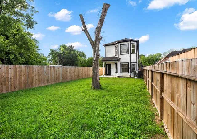 27th image of 1621 Wellington St, Houston, TX 77093 | MLS# 81533297