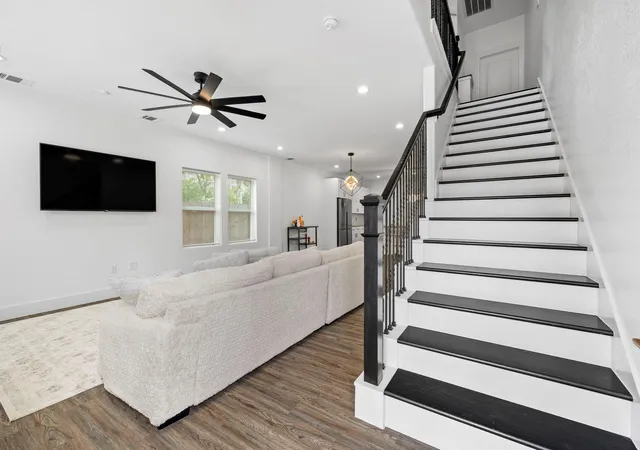 3rd image of 1621 Wellington St, Houston, TX 77093 | MLS# 81533297