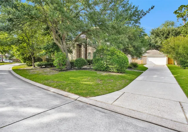 Photo 2 of Single family home for sale at 138 S Evangeline Oaks Cir, Conroe, TX 77384 | MLS# 61466892 | Listing updated on 2026-09-13