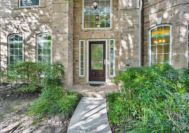 Photo 3 of Single family home for sale at 138 S Evangeline Oaks Cir, Conroe, TX 77384 | MLS# 61466892 | Listing updated on 2026-09-13