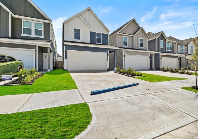 Photo 2 of Sale Pending at 2638 Afton Hts Way, Houston, TX 77051 | MLS# 17052396 | Listing updated on 2026-09-19