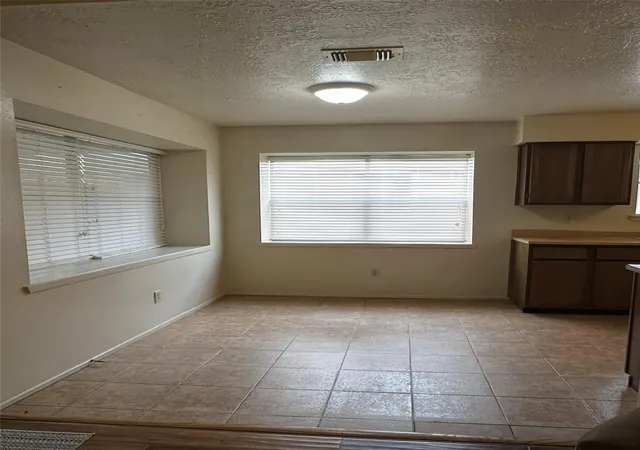 4th image of 1331 Castle Glen Dr, Houston, TX 77015 | MLS# 24644070
