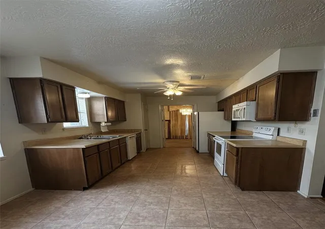 5th image of 1331 Castle Glen Dr, Houston, TX 77015 | MLS# 24644070
