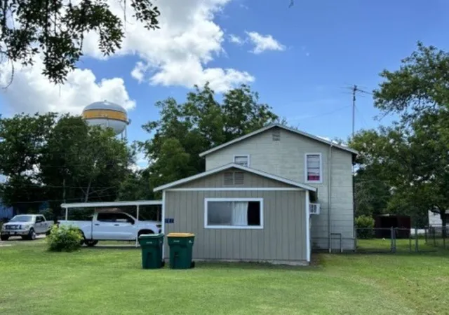 3rd image of 927 & 937 N Franklin St, La Grange, TX 78945 | MLS# 89028328